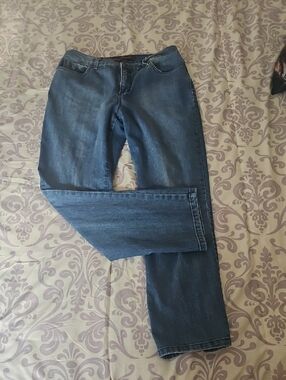Gloria Vanderbilt Jeans  beaded back pockets size 10 short Blue AMANDA style